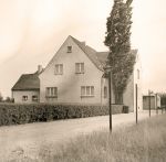 Kaarst, Lange Hecke; Das Haus des Bürgermeisters Hebben, schon vor dem Krieg gebaut, fotografiert in den 1940er Jahren. (StA Kaarst D3-3-172)