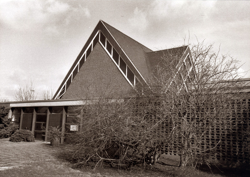 Holzbüttgen, Lindenplatz, Die evangelische Lukaskirche, Ende der 1960er-Jahre