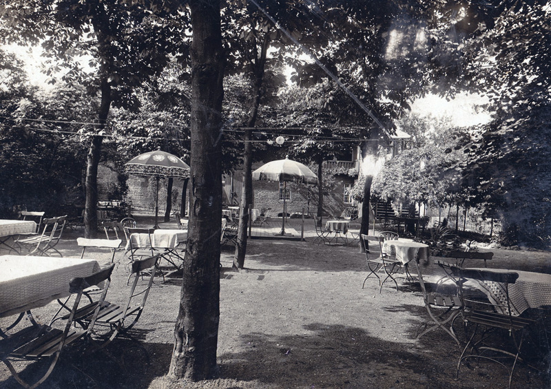 Kaarst, Am Alten Dorf, Blick in die Gartenwirtschaft um 1900
